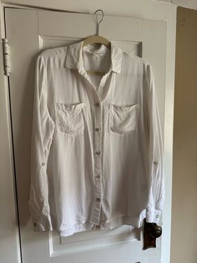 beachlunchlounge White Button-Down Shirt
